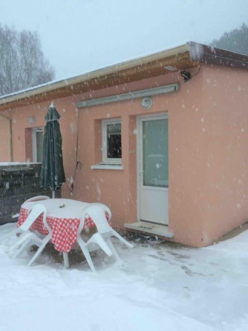Le Coin Tranquille Au Pied Du Puy De Dome Leilighet Pontgibaud Eksteriør bilde