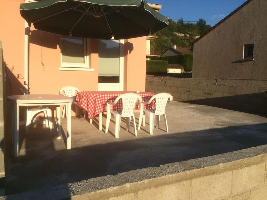 Le Coin Tranquille Au Pied Du Puy De Dome Leilighet Pontgibaud Eksteriør bilde